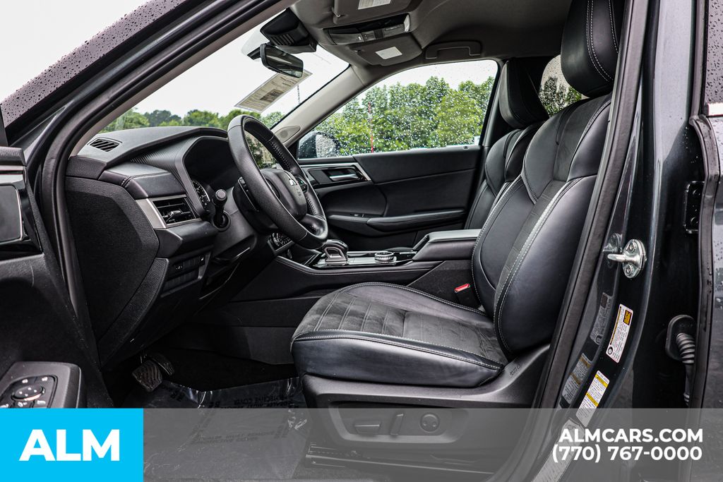 Used 2025 Gray Mitsubishi SE image 18