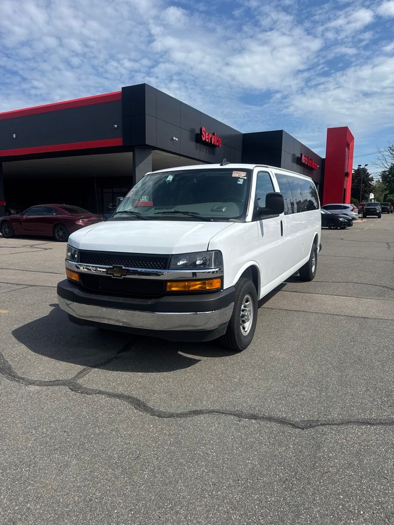 Summit White 2025 Chevrolet Express 3500 LT Extended RWD Van Rear-Wheel Drive 8-Speed Automatic Overdrive