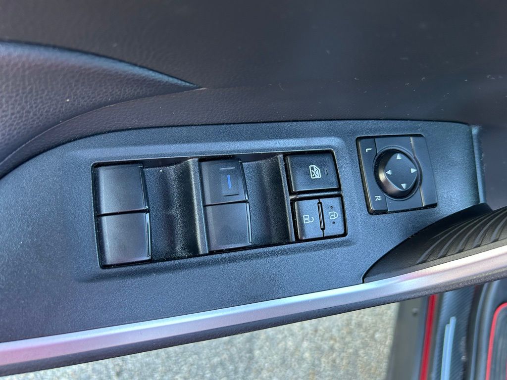 Thumbnail: 2022 Toyota RAV4 - 16