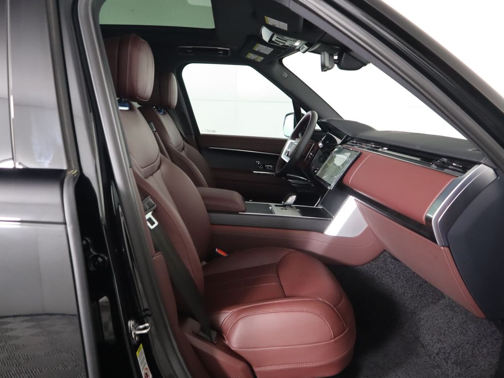 Thumbnail: 2025 Land Rover Range Rover - 22