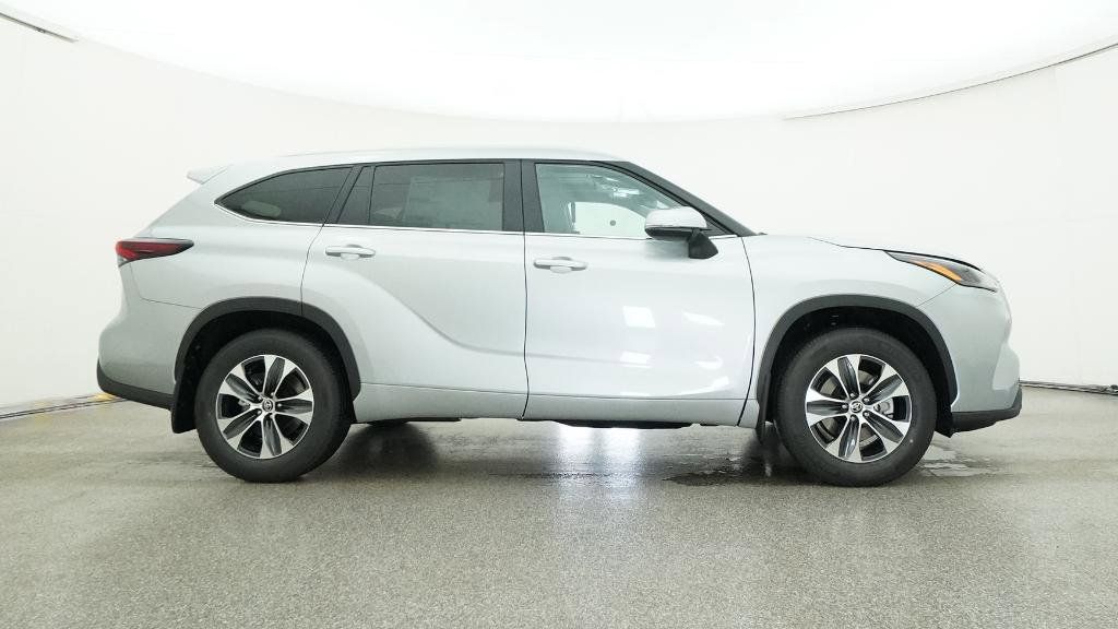 Thumbnail: 2025 Toyota Highlander - 32