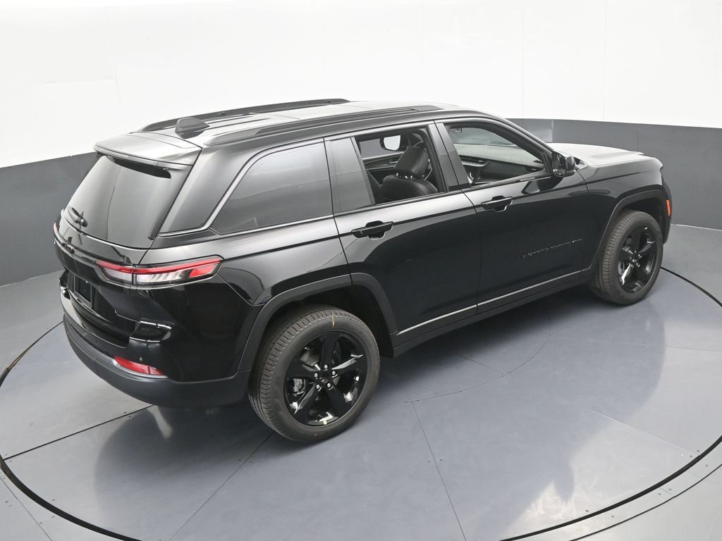 New 2026 Diamond Black Crystal Pearlcoat Jeep Limited image 46