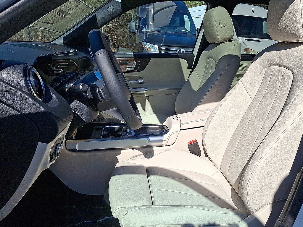 Thumbnail: 2026 Mercedes-Benz GLB - 10