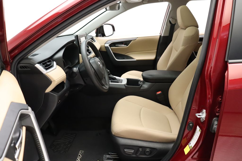 2022 Toyota RAV4 XLE 14