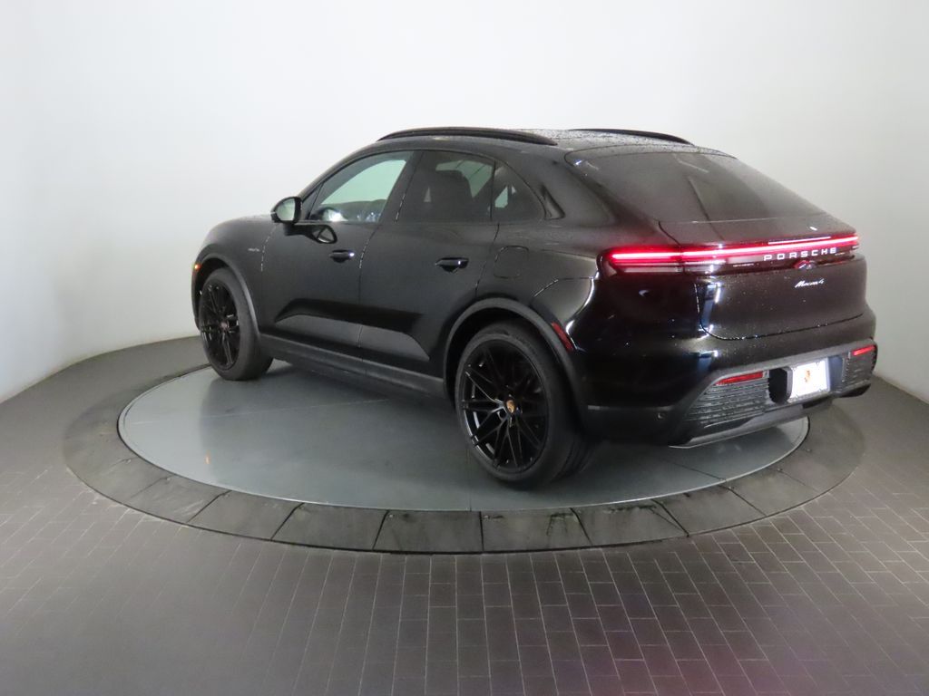 Thumbnail: 2026 Porsche Macan - 3