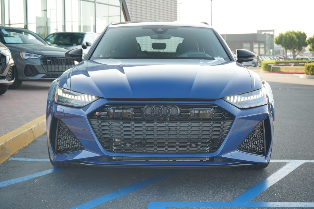 Thumbnail: 2025 Audi RS 6 - 6