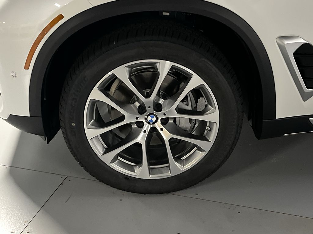 Thumbnail: 2026 BMW X5 - 10