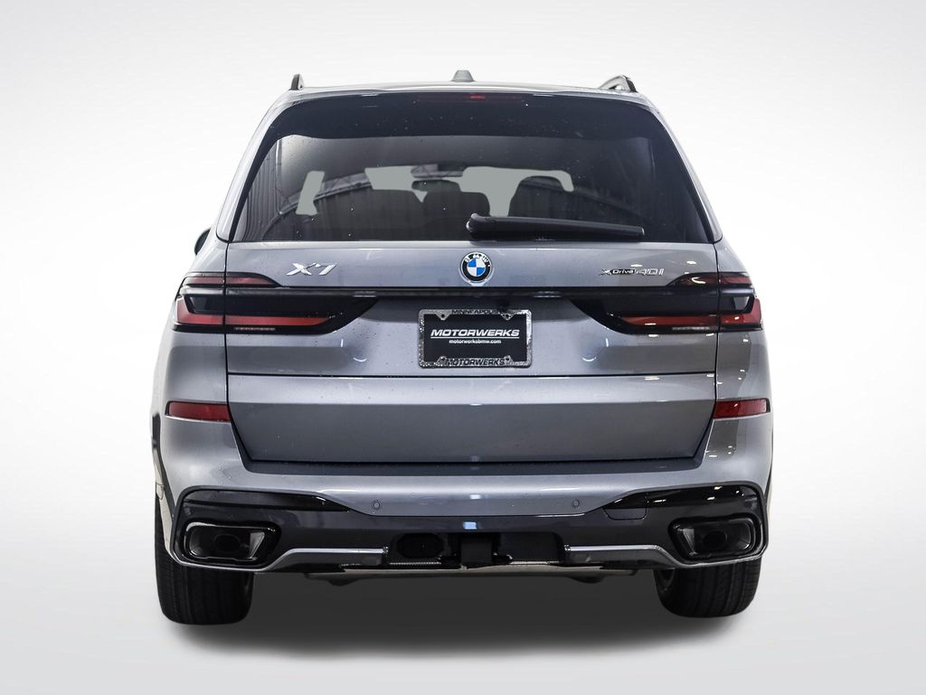 Thumbnail: 2027 BMW X7 - 4