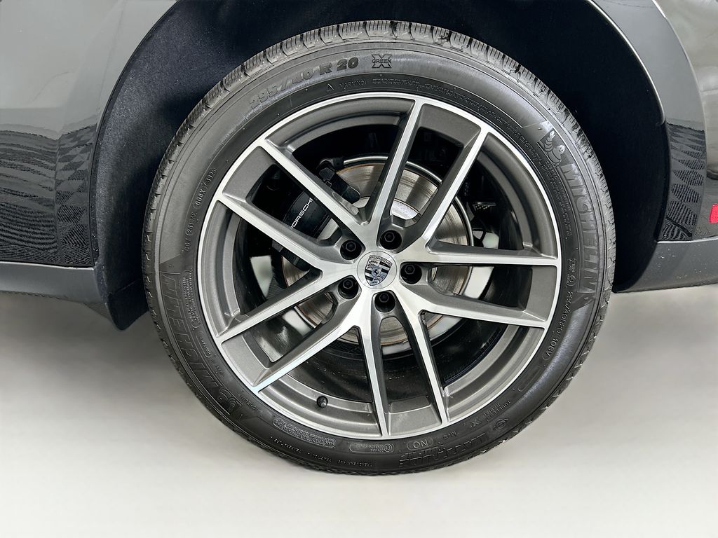 Thumbnail: 2026 Porsche Macan - 32