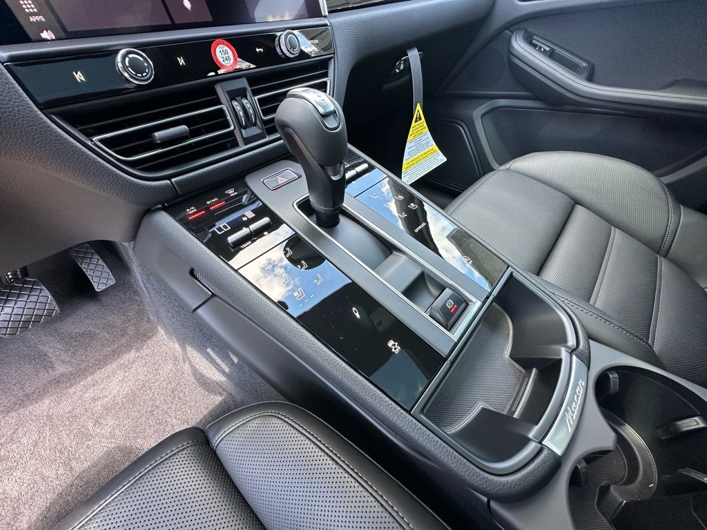 Thumbnail: 2026 Porsche Macan - 29