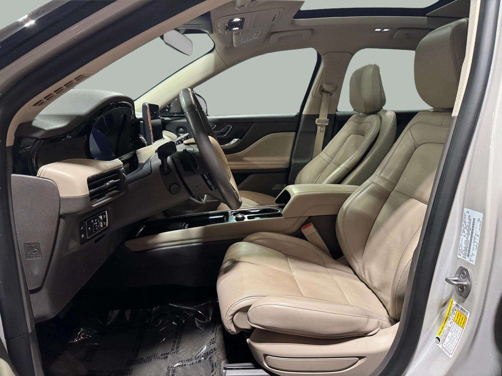 Certified Used 2022 Ceramic Pearl Metallic Tri-Coat Lincoln Grand Touring image 5