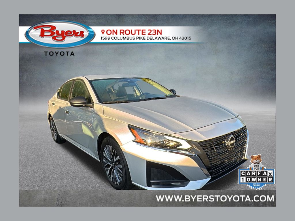 Brilliant Silver Metallic 2025 Nissan Altima Sedan Front-Wheel Drive Continuously Variable Transmission