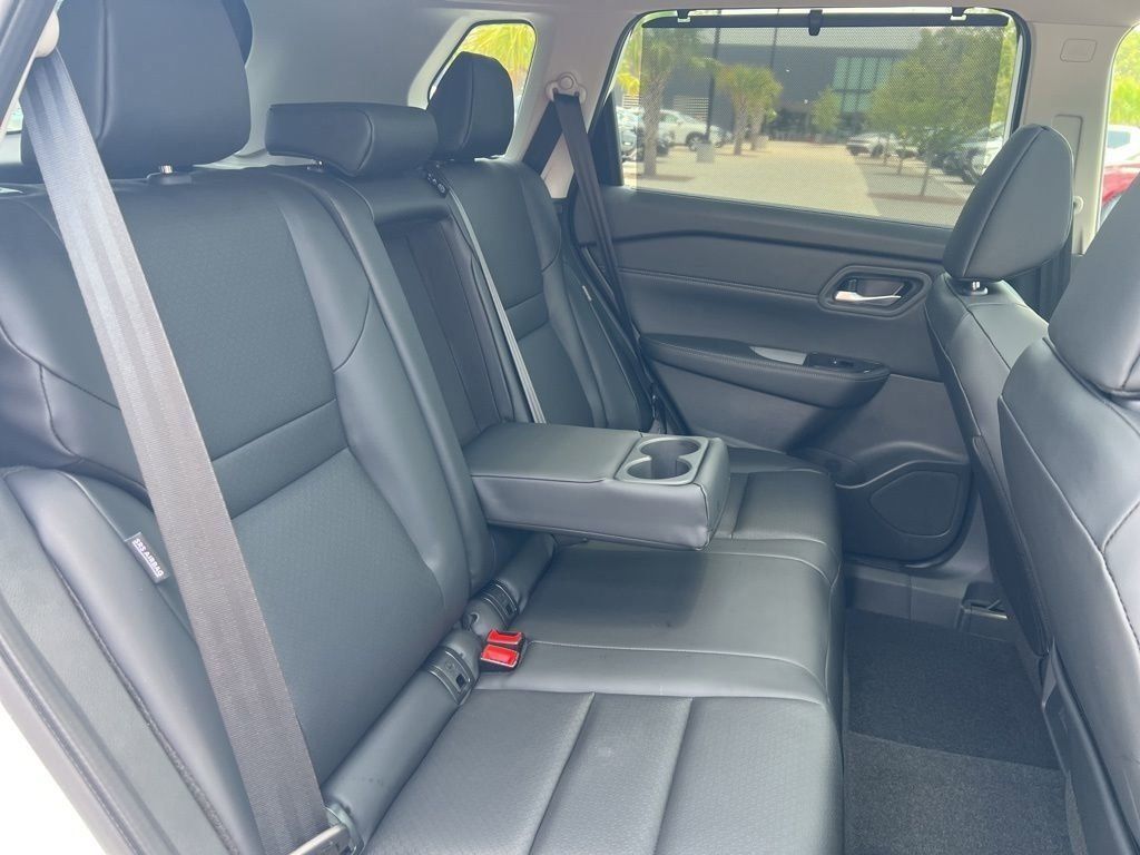 2025 Everest White Pearl Nissan Rogue SV FWD SUV