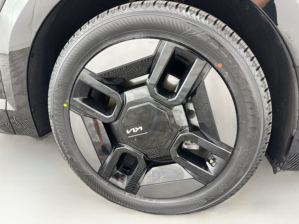 Thumbnail: 2024 Kia EV9 - 32
