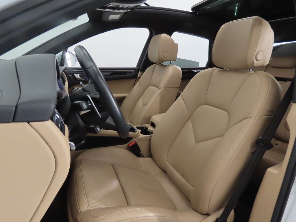 Thumbnail: 2025 Porsche Macan - 5