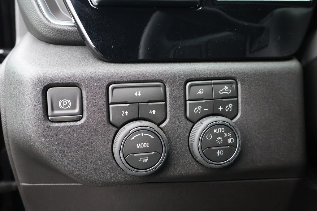 Thumbnail: 2026 Chevrolet Silverado 3500 - 20