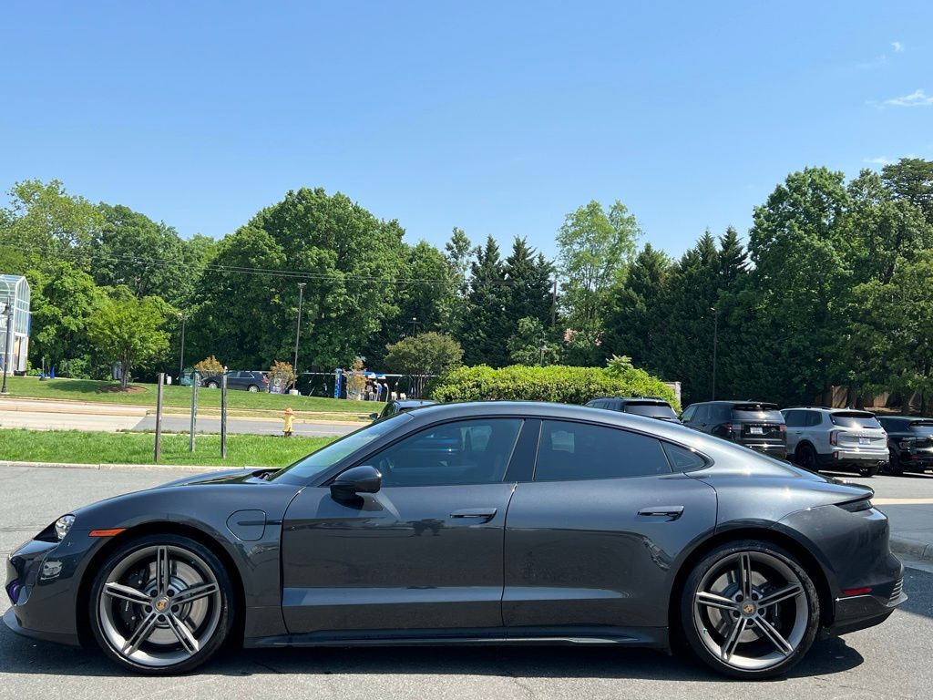 2022 Porsche Taycan 4S photo
