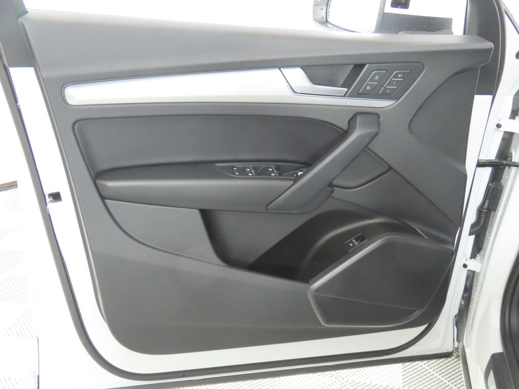 Thumbnail: 2025 Audi Q5 - 29