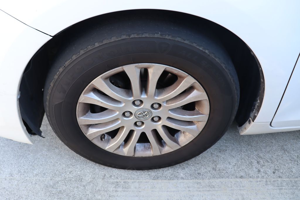 2013 Toyota Sienna XLE 4