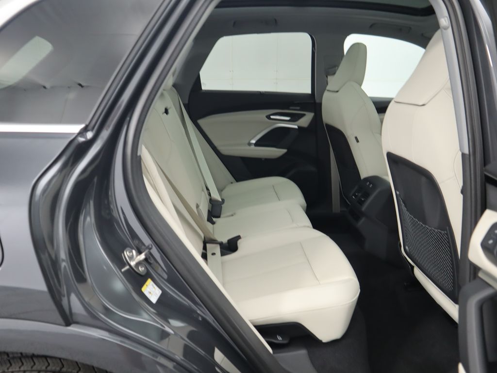Thumbnail: 2025 Audi Q5 - 24