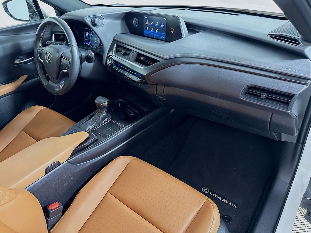 Thumbnail: 2020 Lexus UX - 28