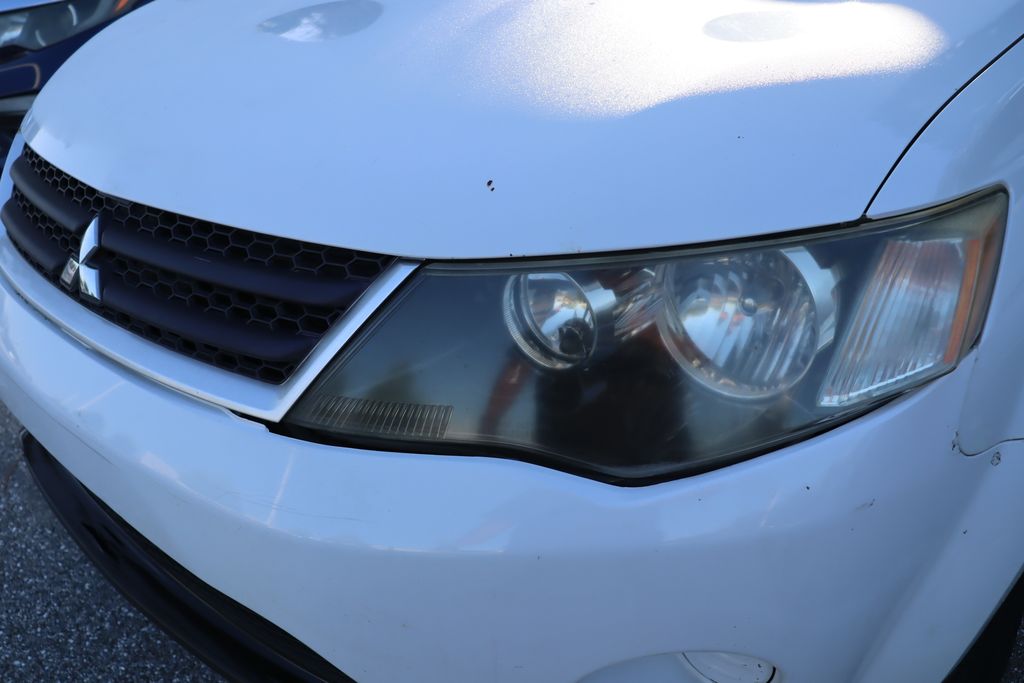 Thumbnail: 2009 Mitsubishi Outlander - 3