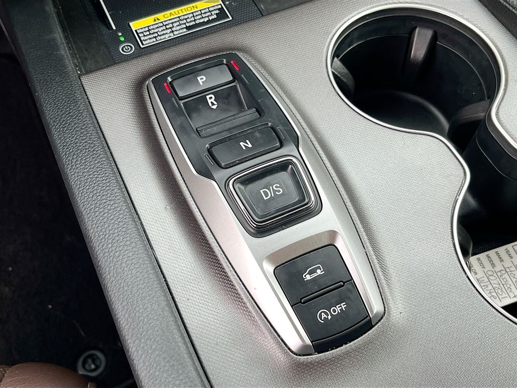 Used 2024 White Honda EX-L image 16