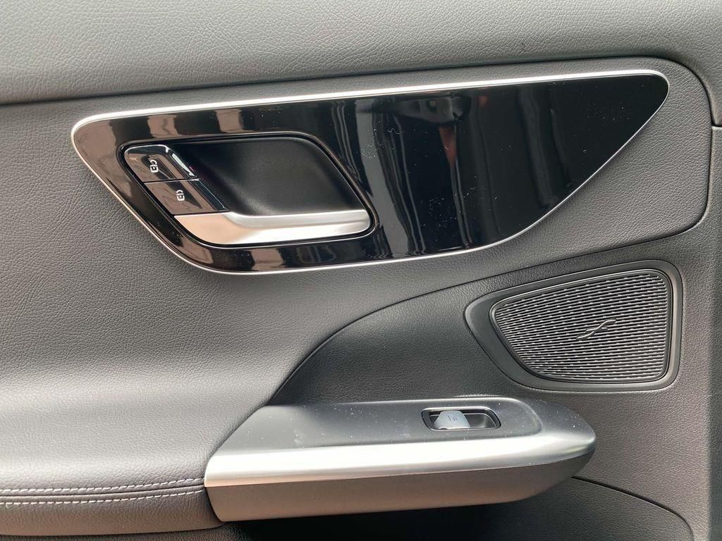 Thumbnail: 2024 Mercedes-Benz C-Class - 10