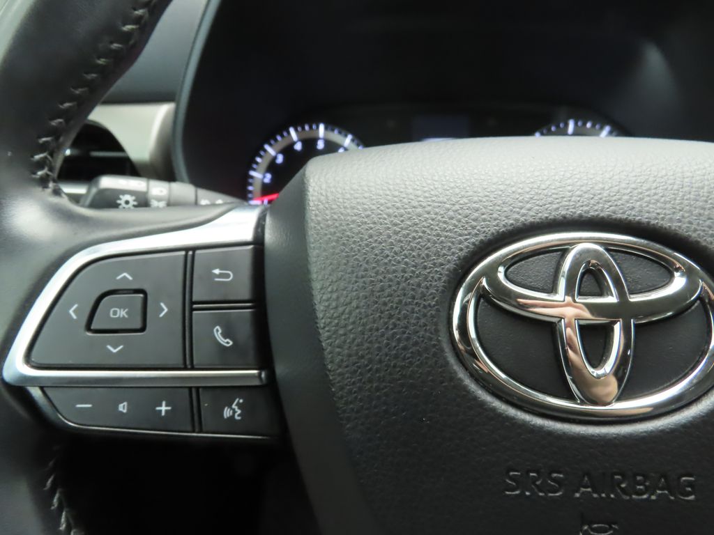 2021 Toyota Highlander LE 11
