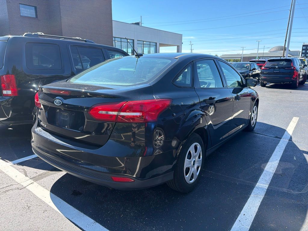 Thumbnail: 2017 Ford Focus - 3