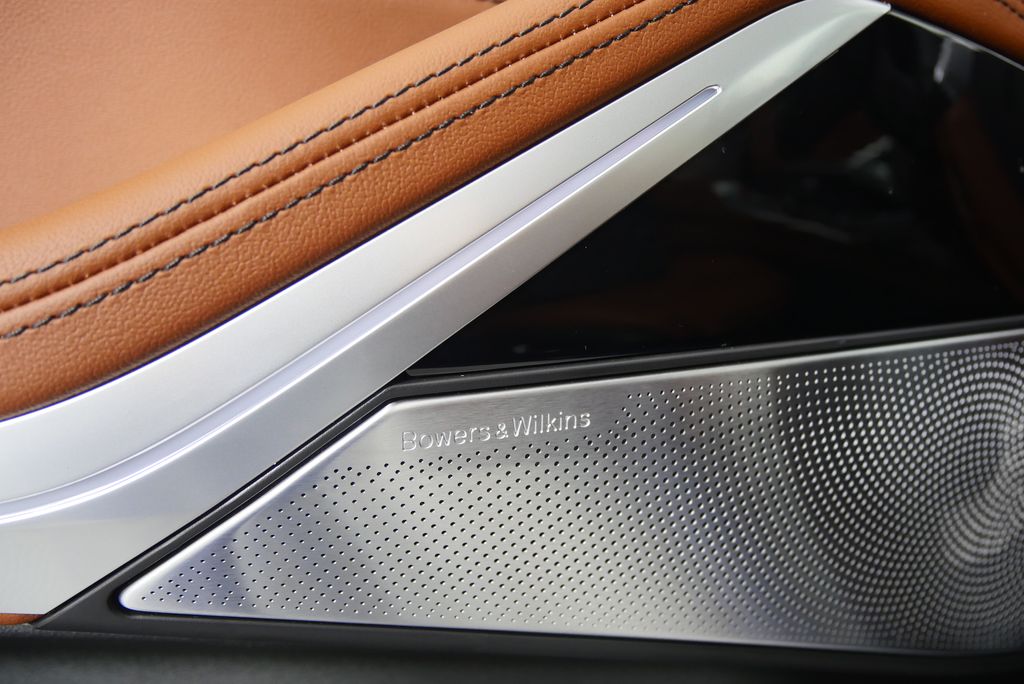 2026 BMW X7 Alpina XB7 12