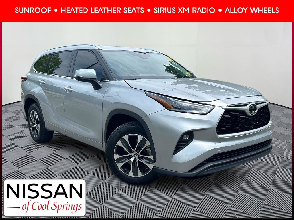 Celestial Silver Metallic 2021 Toyota Highlander SUV / Crossover Front-Wheel Drive 8-Speed Automatic