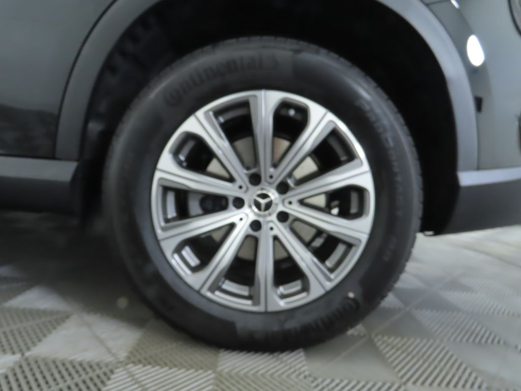 Thumbnail: 2025 Mercedes-Benz GLC - 31