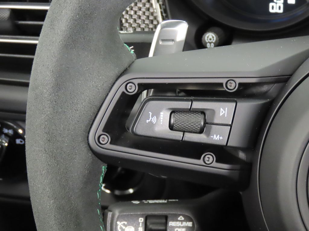 Thumbnail: 2026 Porsche Macan - 20