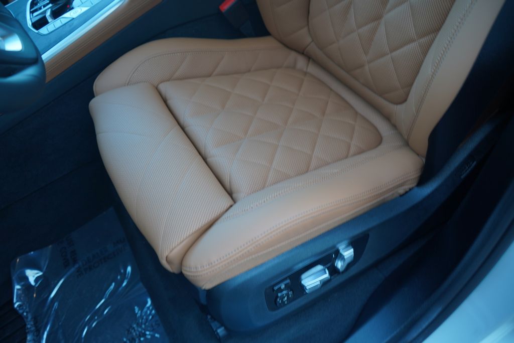 Thumbnail: 2026 BMW X7 - 10