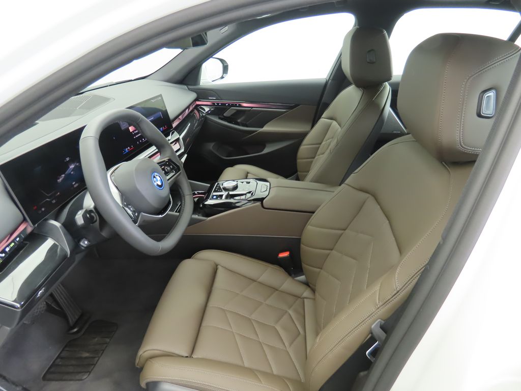 Thumbnail: 2026 BMW i5 - 21