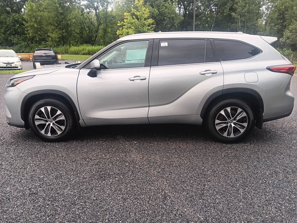 Used 2022 Toyota Highlander Hybrid SUV