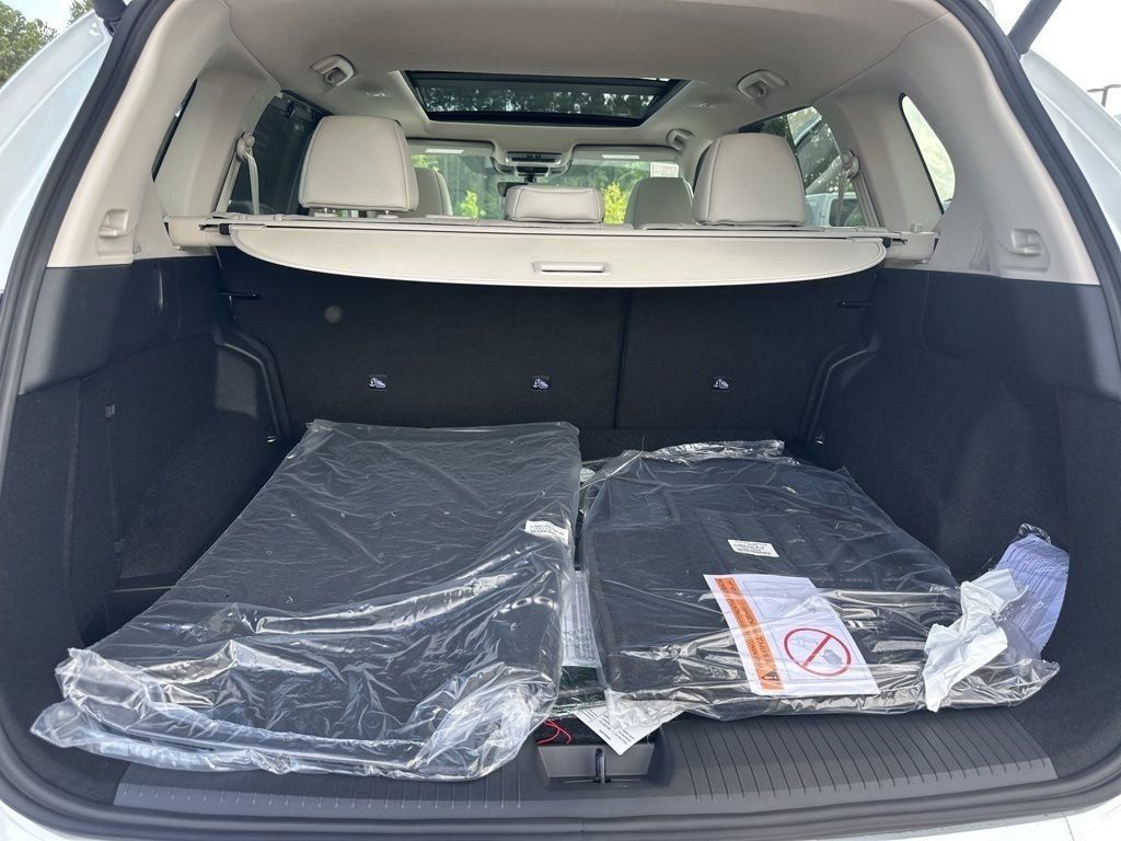 2025 Everest White Pearl Nissan Rogue SV FWD SUV