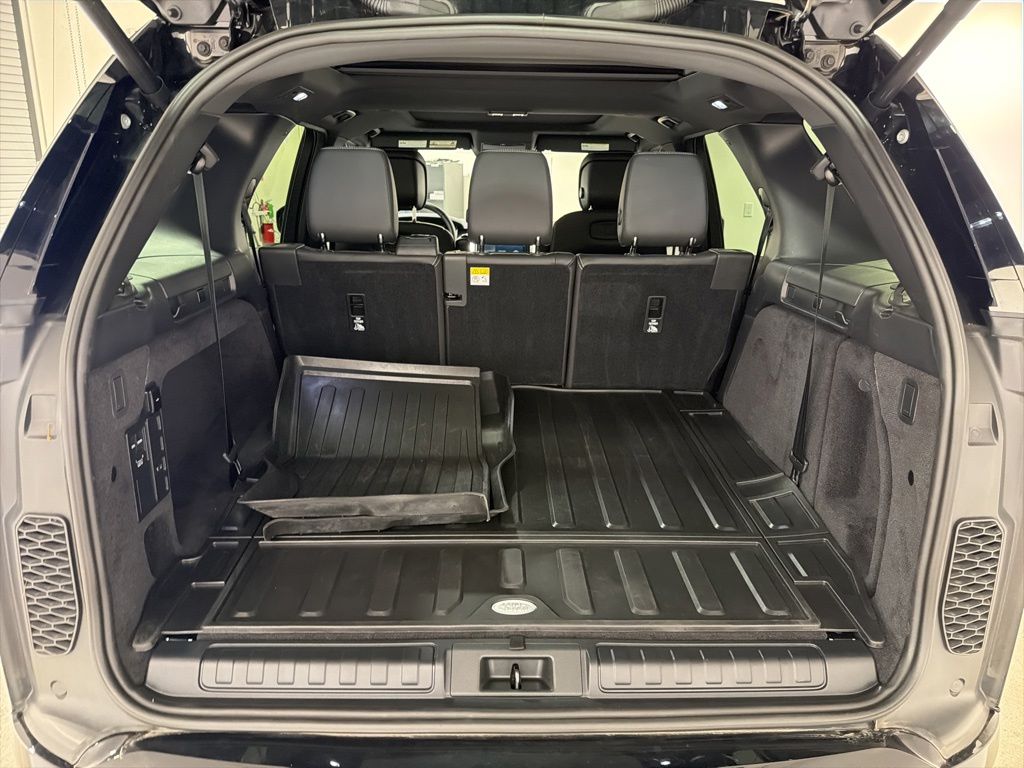 Certified Used 2025 Black Land Rover Dynamic SE image 29