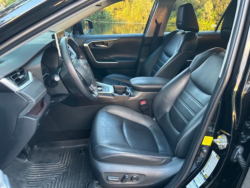 Thumbnail: 2019 Toyota RAV4 - 13