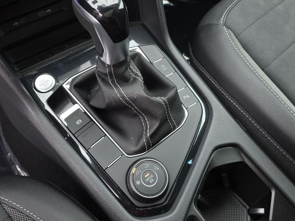 2026 Volkswagen Taos 1.5T SE Black Gray at Sutliff Volkswagen