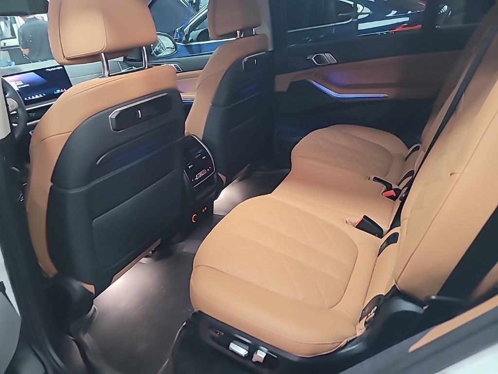 Thumbnail: 2025 BMW X7 - 6