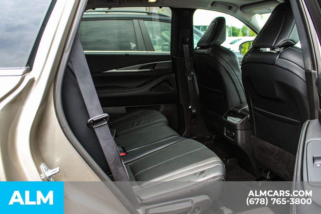 Used 2023 Silver INFINITI LUXE image 22