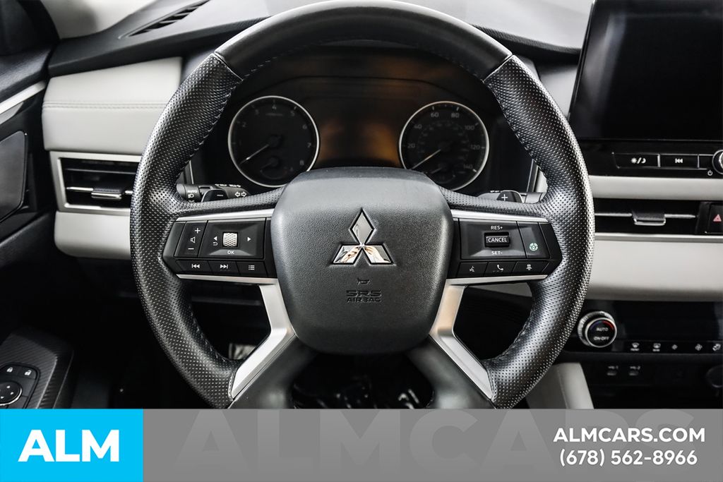 Used 2025 White Mitsubishi SE image 25