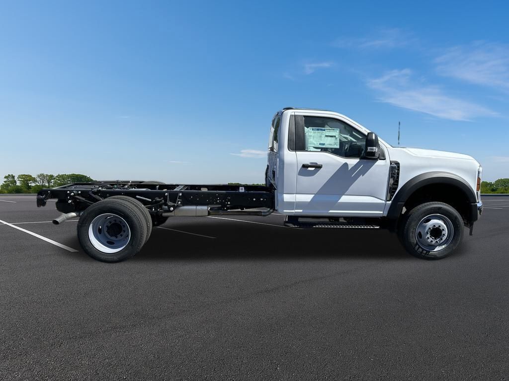 New 2025 Ford Super Duty F-600 Chassis Regular Cab (DRW) 169" Wheelbase XL
