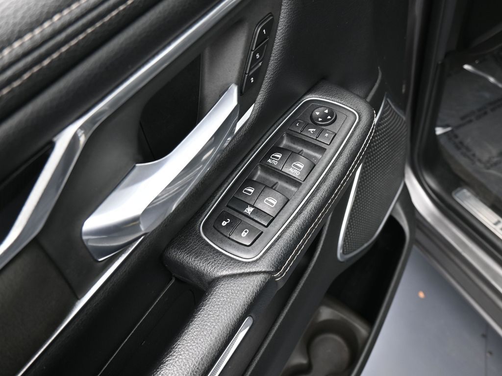 Used 2020 Granite Crystal Metallic Clearcoat Ram Laramie image 13