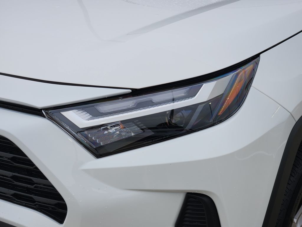 2025 Toyota RAV4 XLE - 8