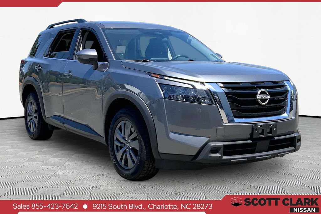 2025 Nissan Pathfinder SV