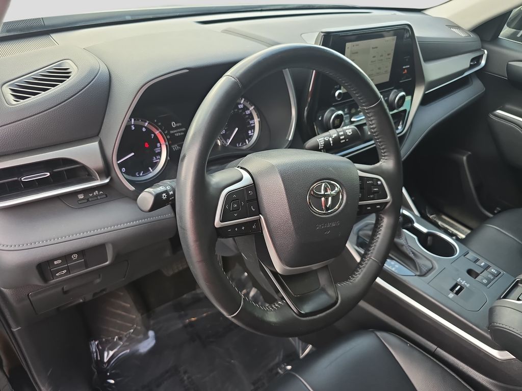 Used 2023 Toyota Highlander SUV