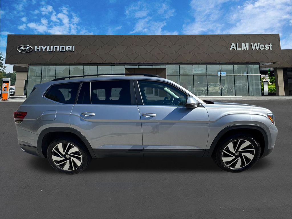 Used 2025 Silver Volkswagen 2.0T SE w/Technology image 4